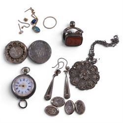 9ct gold jewellery oddments, including single opal pendant earring, single hoop earring an...