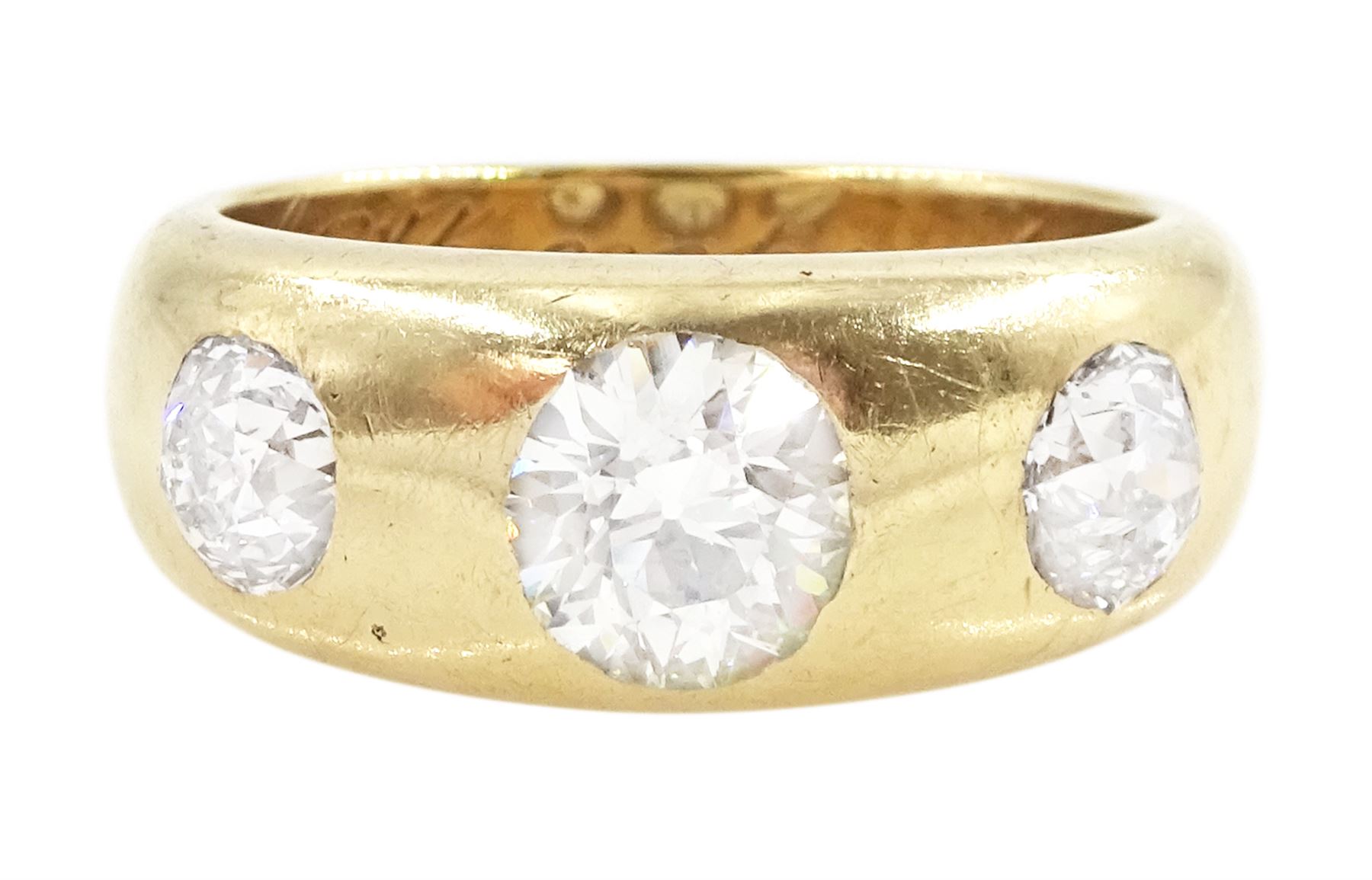 Early 20th century gentleman's gold gypsy set, three stone old cut diamond ring, stamped 18ct, principal diamond approx 1.20 carat, total diamond weight approx 2.50 carat