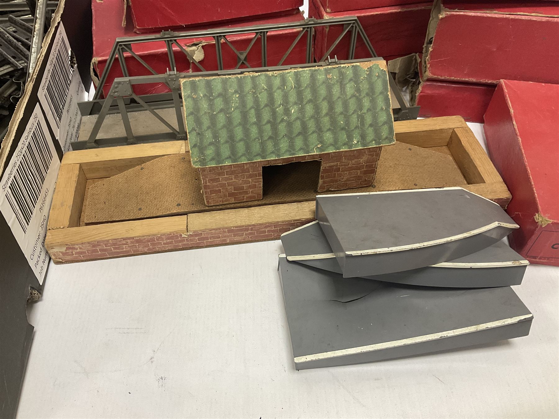 Hornby ‘0’ gauge - LNER 0-4-0 no.460 type 101 locomotive in green with key; further boxed ‘0’ gauge to include no.1 Crane Truck, no.2 single arm signals, open and closed goods wagons and cars; large quantity of track to include railway crossing, straight and curved track etc, in two boxes 