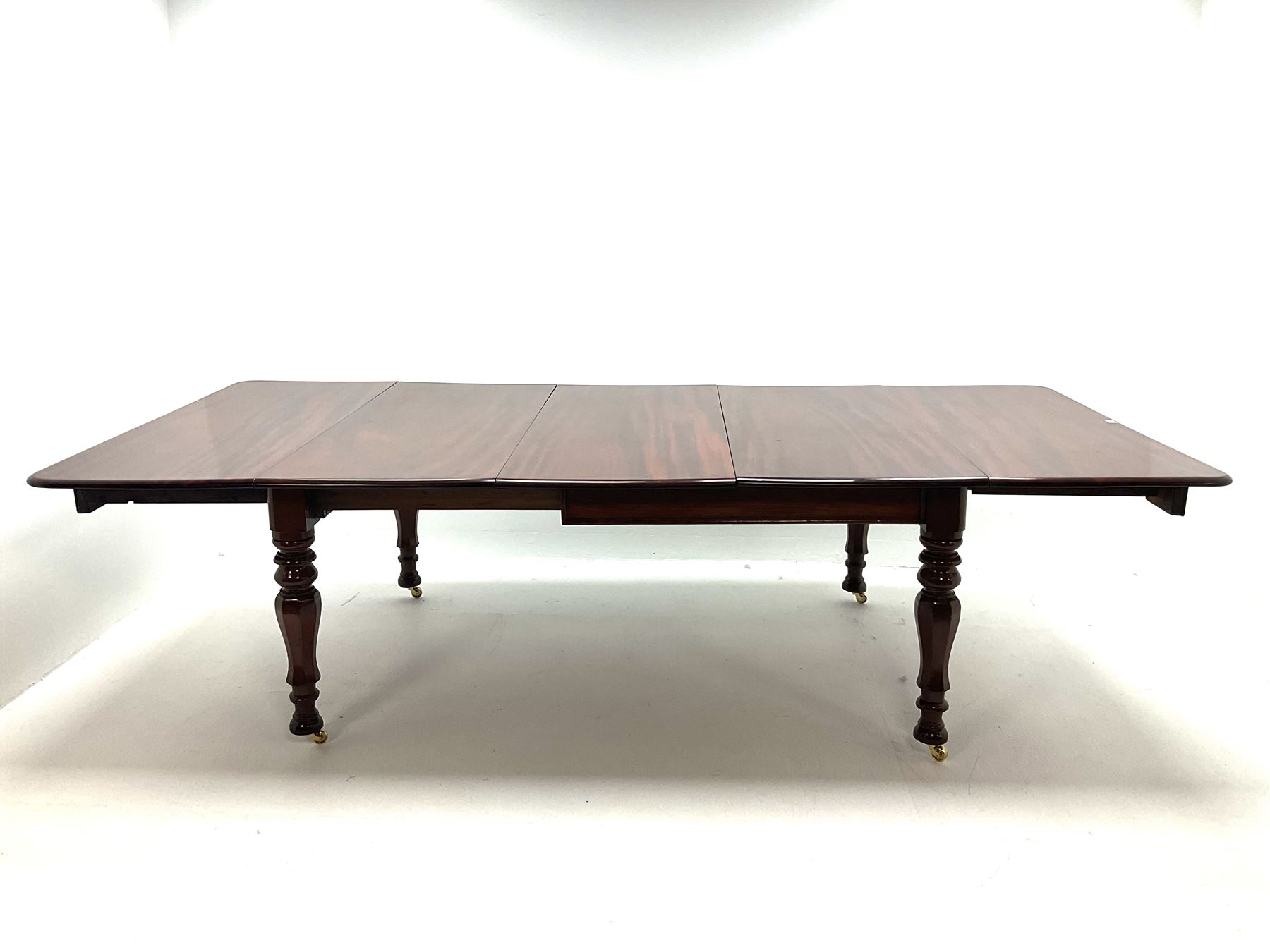 Victorian mahogany extending dining table with three leaves, turned and