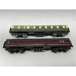 Exley '00' gauge - fourteen various coaches comprising four LMS maroon (3322 3rd, 2202 3rd, 6665 3rd and 388 Sleeping Car 3rd), LNER green/cream Buffet Car 21419, LNER teak 8639 1st, Southern green 6688 3rd, GWR brown/cream 3322 3rd, LNER 206 3rd, LNER 319 1st/3rd, SR green 351 3rd, SR green 188 Parcel Van, GWR 331 3rd and GWR 362 3rd; all unboxed (14)