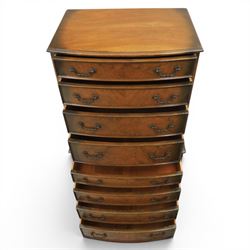 Georgian design mahogany bow-front chest-on-chest, the top section with four graduated drawers above a fixed lower section with four further graduated drawers, raised on cabriole legs