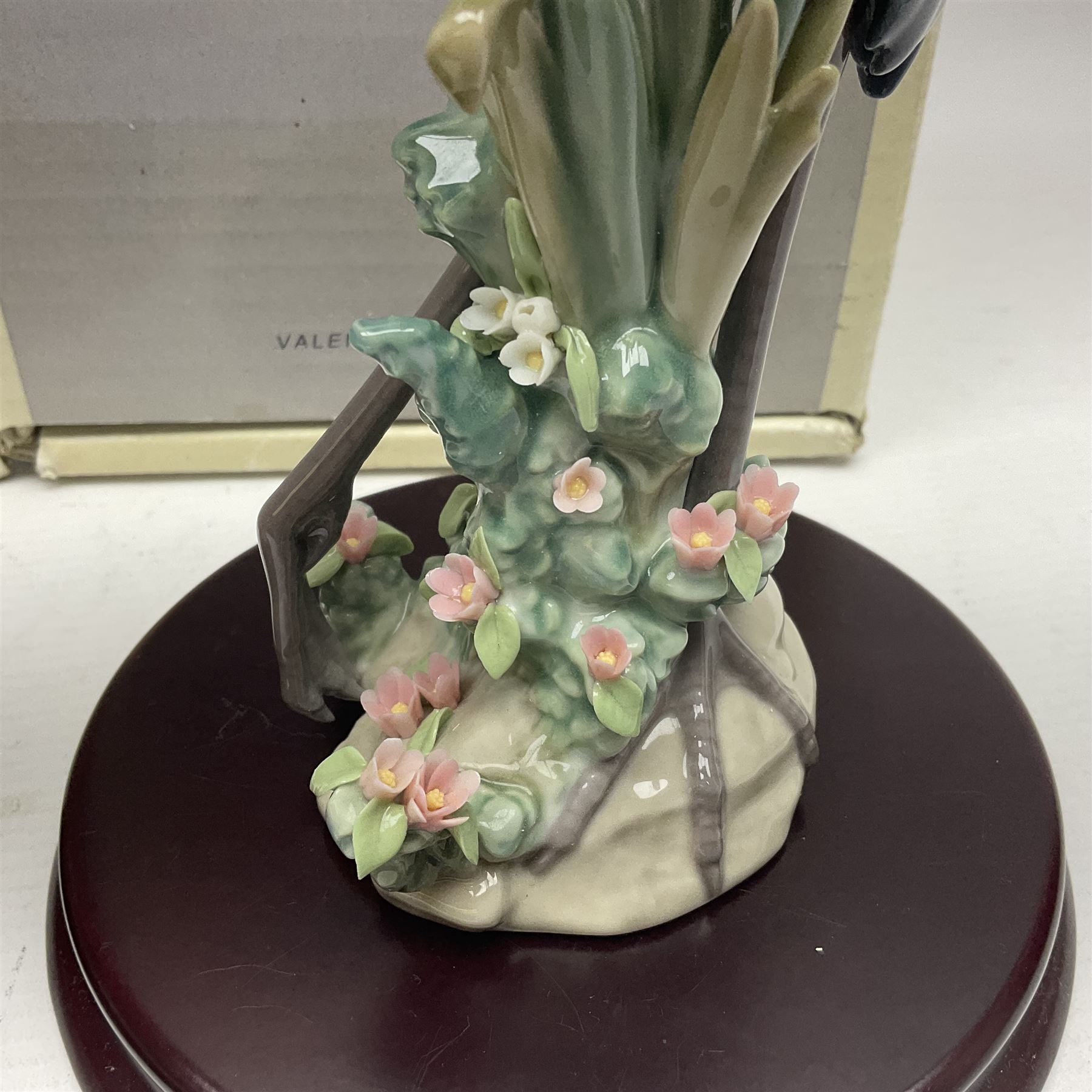 Two boxed Lladro figures, comprising courting cranes no 1611 and dancing crane no 1614, both with original boxes 