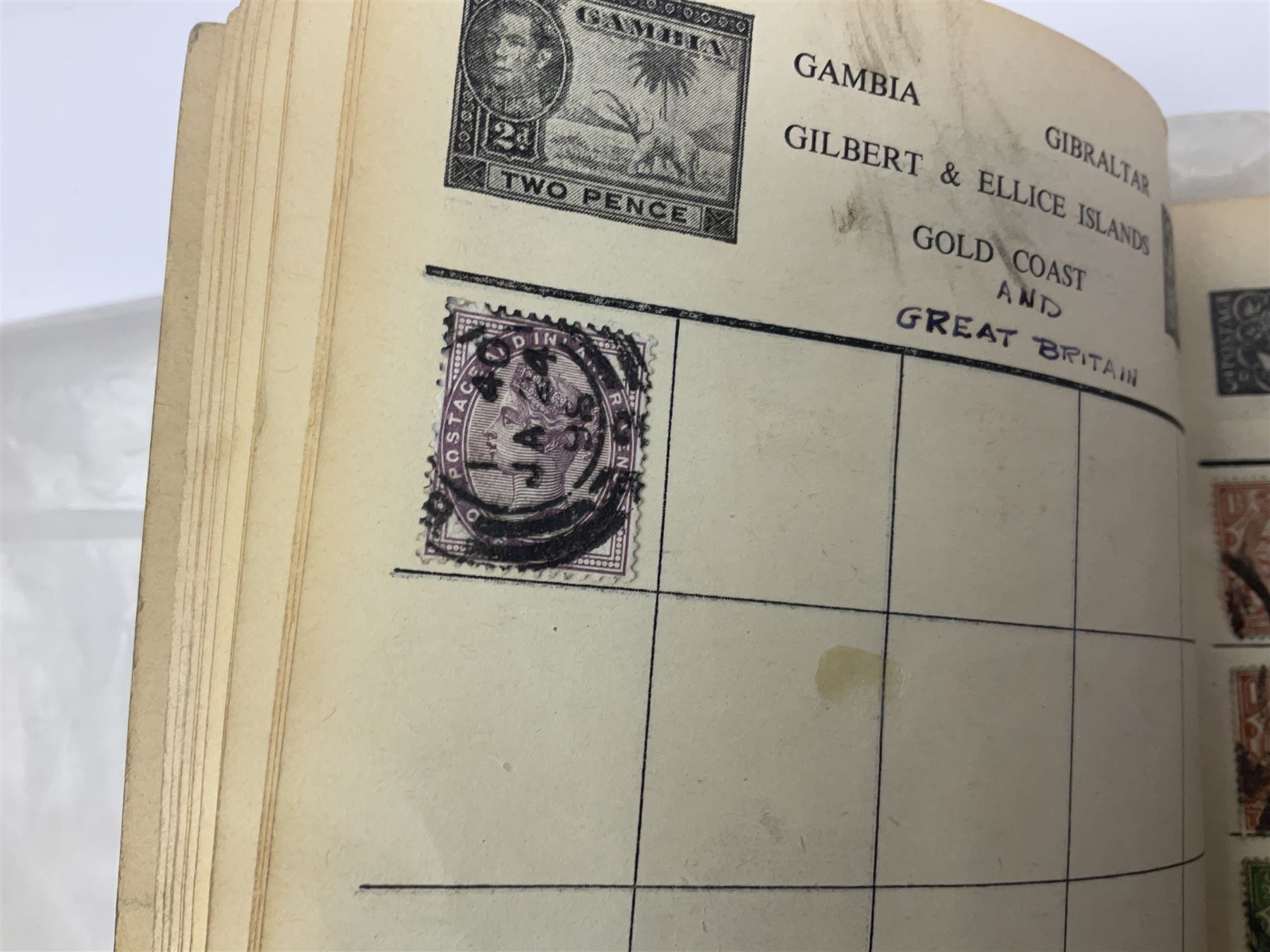 Great British and World stamps, including Queen Elizabeth II issues, first day covers, miniature sheets, Egypt, Finland, France, Greece, Honduras, Hungary, India, Italy, Poland etc, housed in various albums, folders and loose, in one box