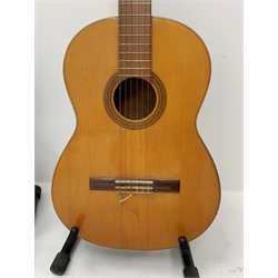 Hohner Arbor Series electric guitar in black and elm effect, serial no.E714703, L101cm; together with an acoustic guitar L102cm; with two Kinsman folding stands (4)