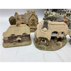 Twelve Lilliput Lanes, to include Clovelly, Ostlers Keep, Keepers Lodge, Circular Cottage, Moonlight cove Moreton Manor etc