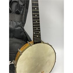 Riselonia banjolele with bird's eye maple back and ribs L60cm; in soft carrying case; together with a Jaccard Switzerland metronome in black plastic pyramid case (2)