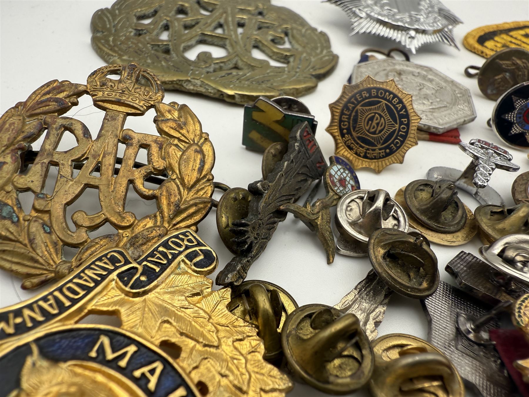 Collection of military and similar enamel badges, pin badges, cloth badges and brasses