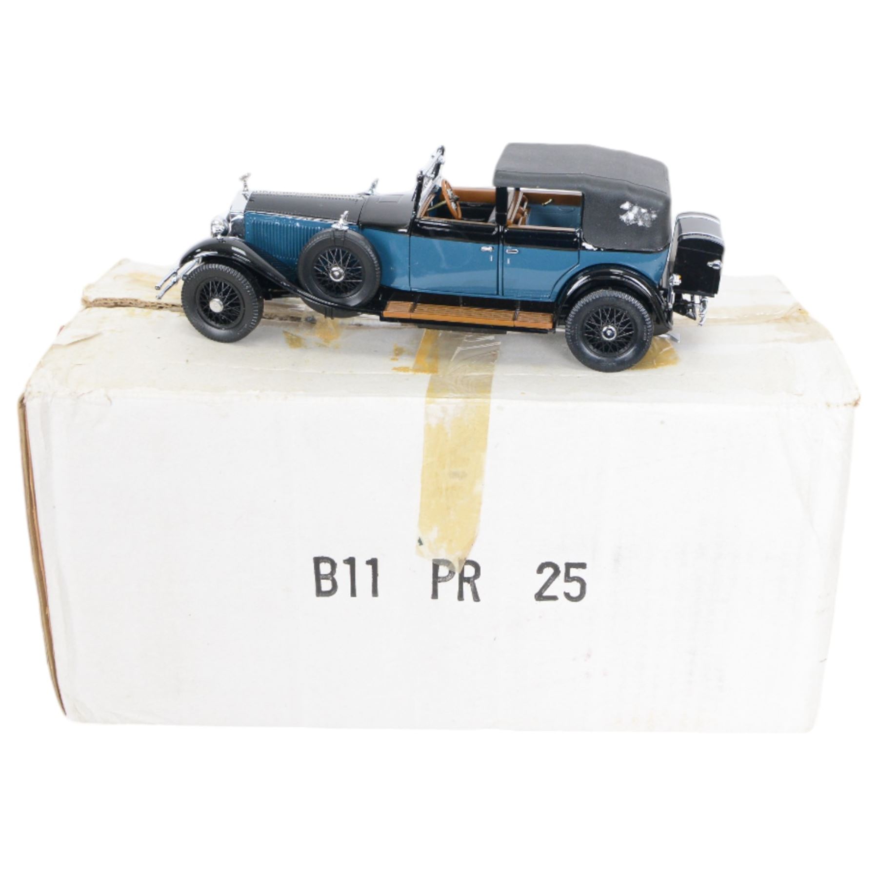 Five Franklin Mint 1:24 scale model cars, comprising 1935 Mercedes Benz 770K, 1912 Packard Victoria Model 1-48, 1930 Bugatti Royale Coupe Napoleon, 1929 Bentley 4.5 Litre Blower and 1934 Packard Convertible Sedan, all in original packaging with certificates
