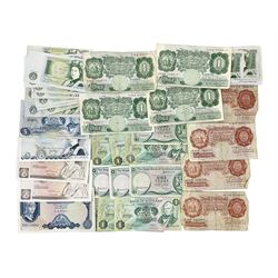 Banknotes including four Bank of England O'Brien one pound notes 'Y52J', 'T44J', 'T92J' and 'S23J', various ten shillings, two Somerset ten pounds 'CU20' and 'AW12', Page one pound notes, Bank of Scotland and other Scottish one pound notes etc
