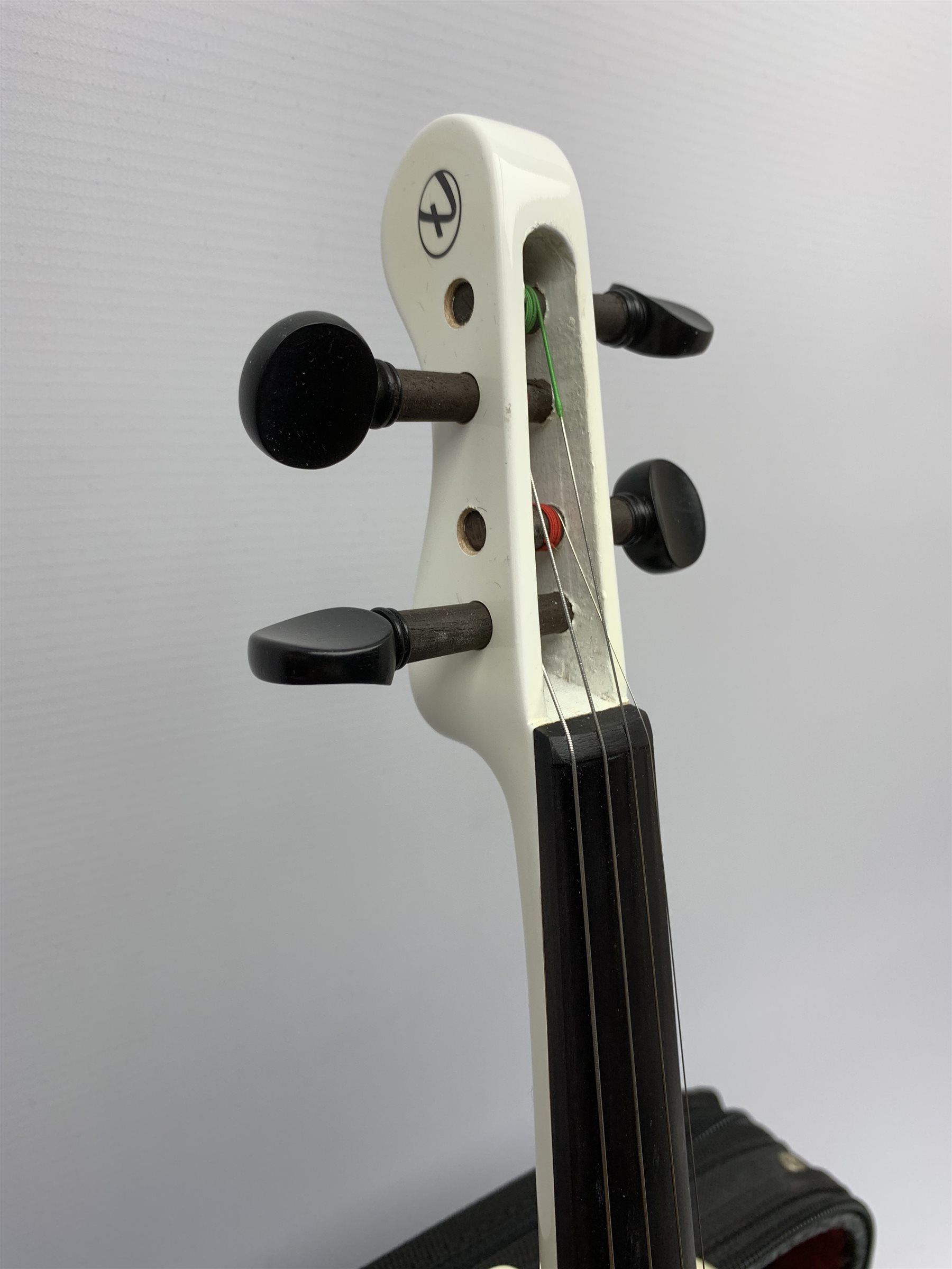Fender white and black electric violin with 35.5cm back, serial no.KD00060342, 59cm overall, in original Fender fitted hard carrying case with bow