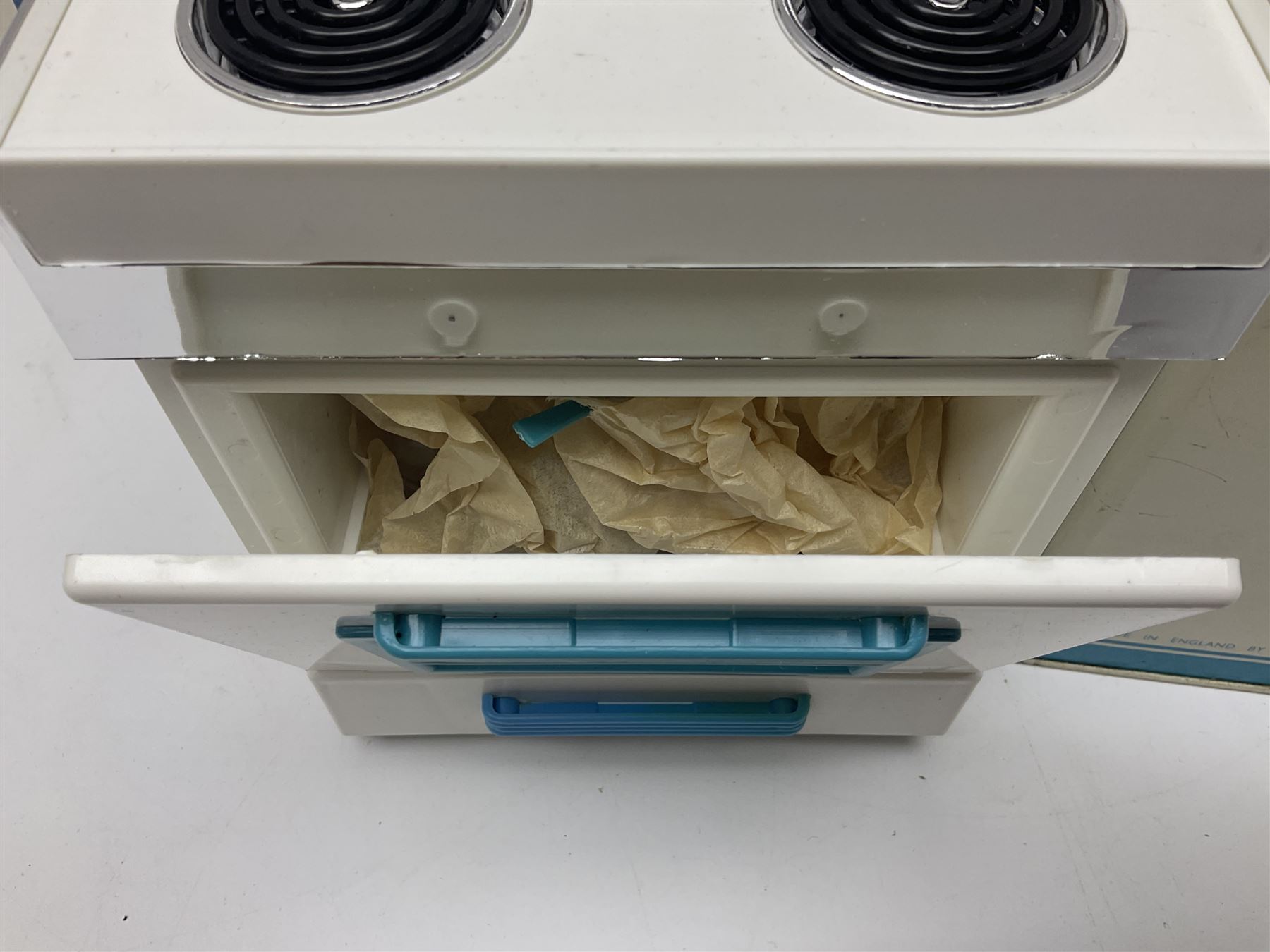 Six toy kitchen appliances Casdon battery operated cooker