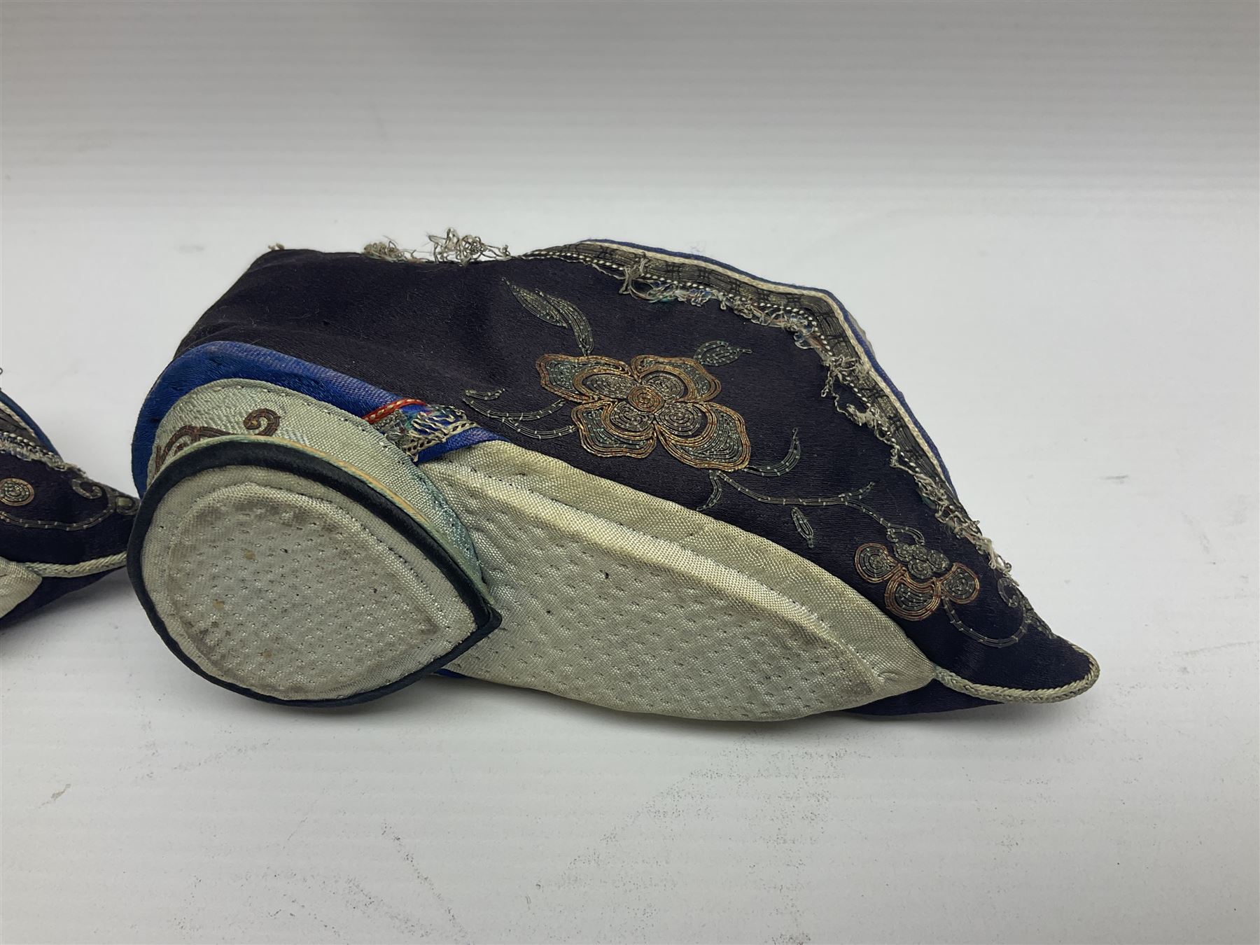 Pair of Chinese silk embroidered lotus shoes, for bound feet, a blue ground with floral detailing L15cm