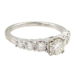18ct white gold graduating seven stone round brilliant cut diamond ring, hallmarked, central diamond approx 0.40 carat, total diamond weight approx 1.00 carat