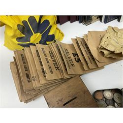 Great British and World coins, including a small number of pre 1920 silver coins, pre-decimal pennies, commemorative crowns, various part filled 'The London Mint Office' commemorative coin folders, Britain's First Decimal Coins sets in blue folders, pre-Euro coinage, United States of America coins etc