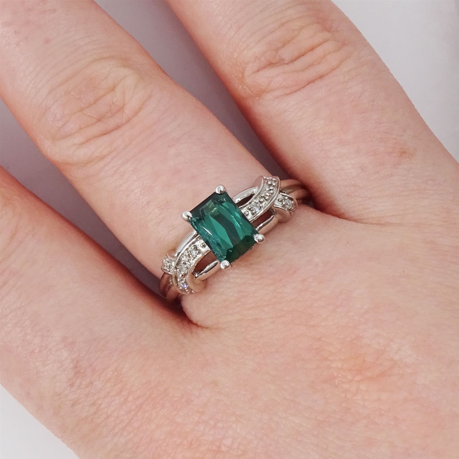 18ct white gold green tourmaline and diamond ring, single radiant cut tourmaline of approx 1.00 carat, with crossover pierced design shoulders set with single cut diamonds, hallmarked
