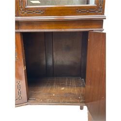 Edwardian mahogany display cabinet, break-bow-front with moulded cornice over blind fretwork frieze, enclosed by two glazed doors, fitted with two cupboards, on square tapering supports