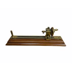 19th/ early 20th century brass and walnut yarn twist tester by Goodbrand & Co. Manchester, L49cm 