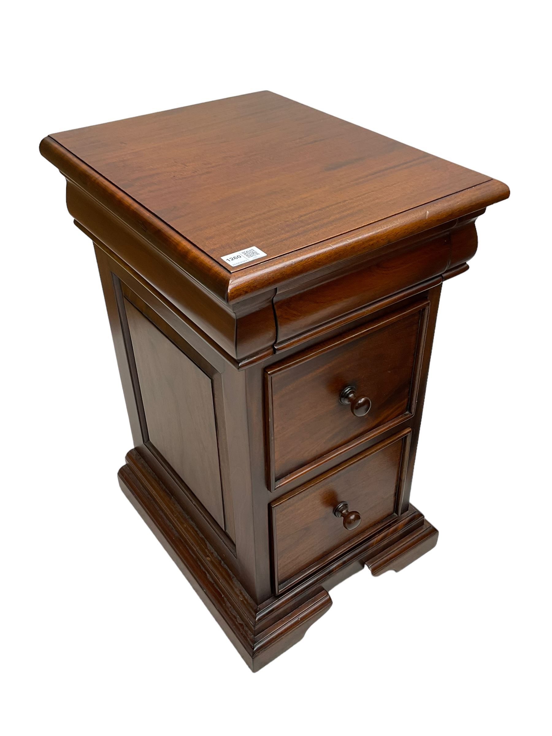 Barker & Stonehouse - 'Grosvenor' pair mahogany bedside chests, moulded rectangular top over moulded frieze drawer and two cock-beaded drawers, on bracket feet