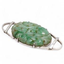 9ct white gold jade buckle / brooch, 9ct gold three stone diamond ring, stamped and an 8ct gold agate brooch