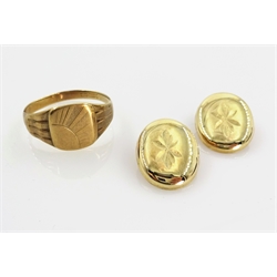  Hallmarked 9ct gold signet ring and a pair 9ct gold 'Iolanthe' ear-rings boxed 4.9gm  