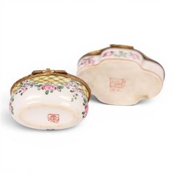 Four 19th century and later pill boxes, each decorated to the lid with floral sprigs, H3cm