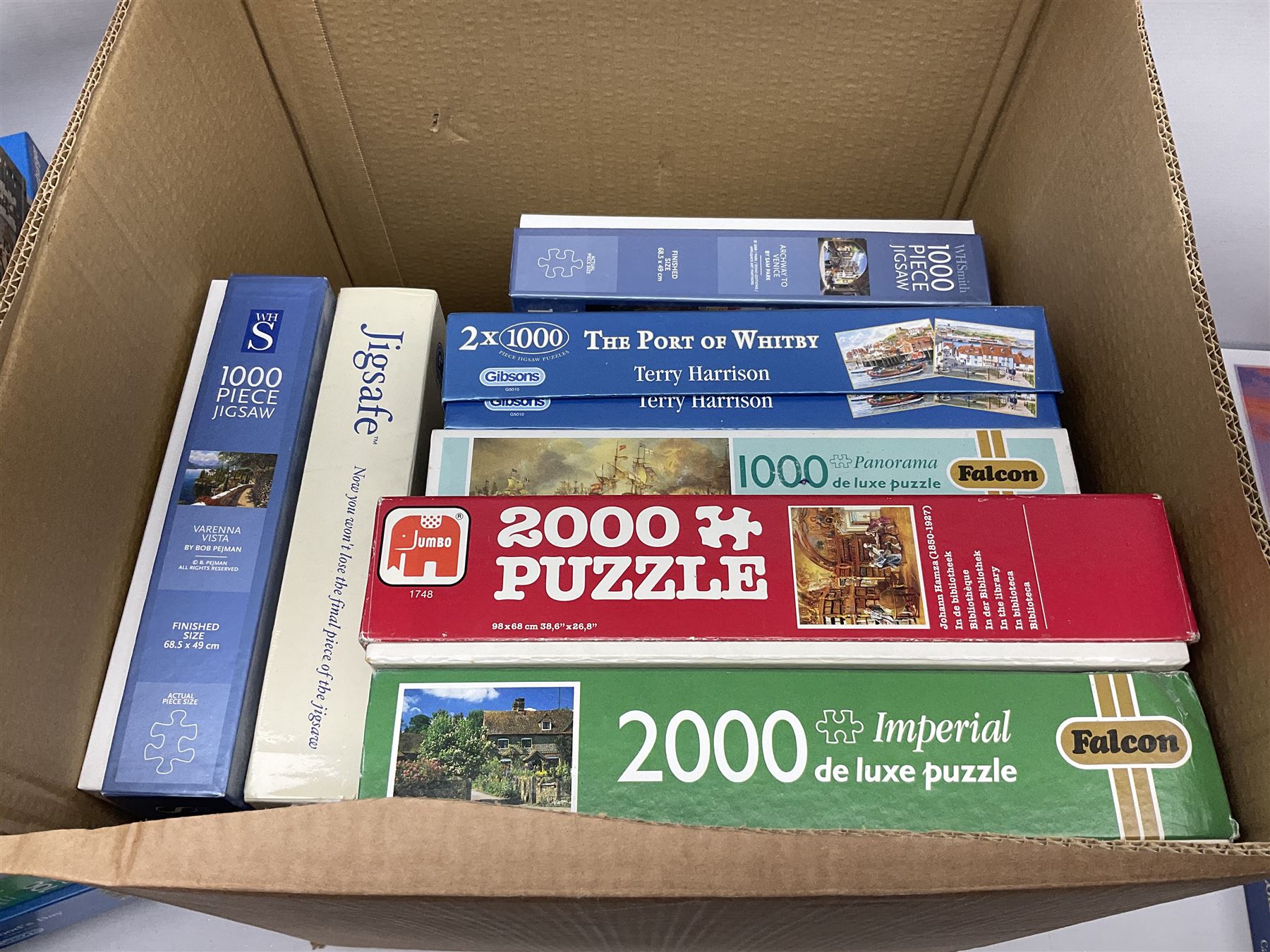 Quantity of boxed jigsaw puzzles