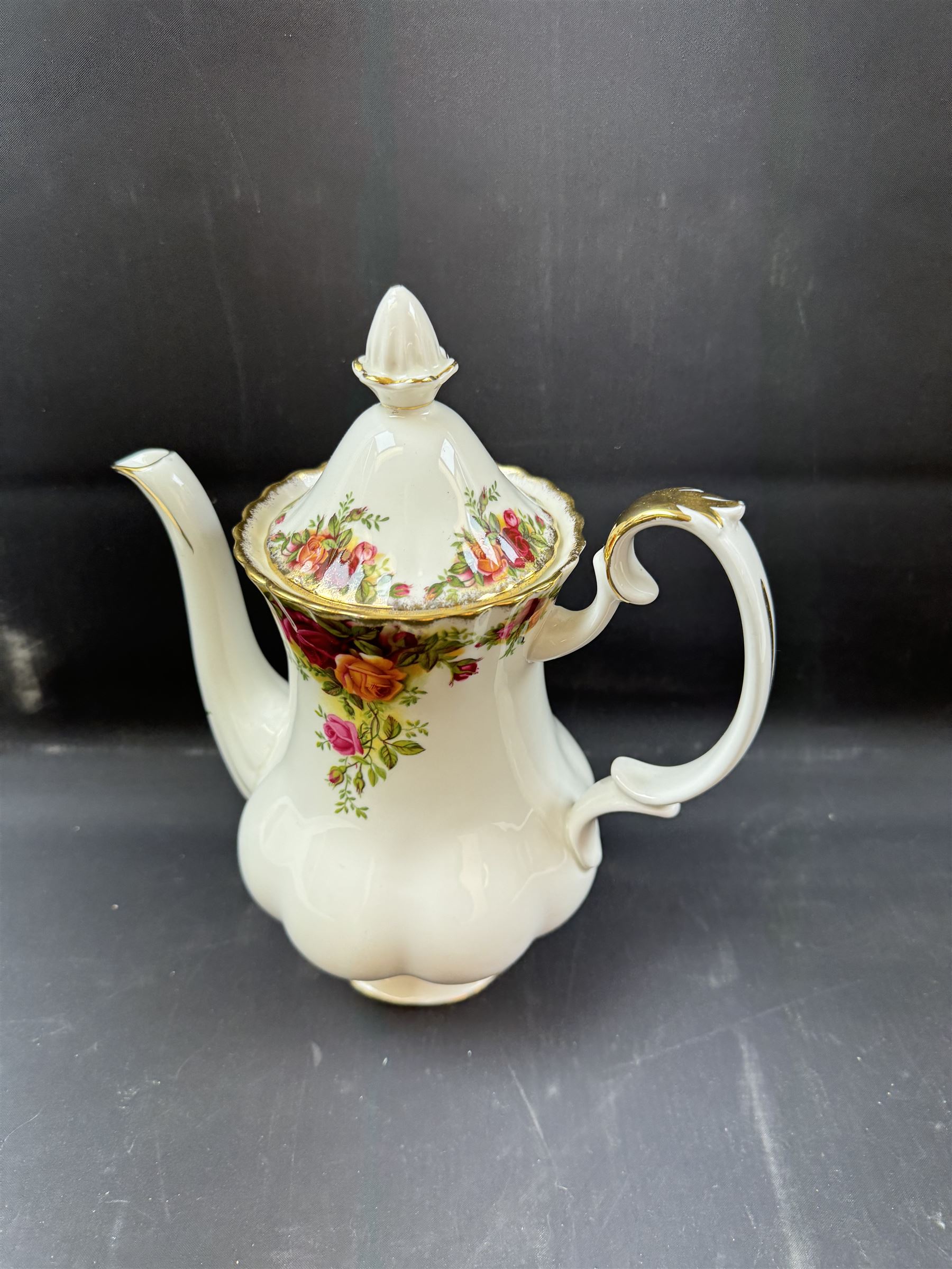 Royal Albert Old Country Roses pattern coffee and dinner service for six, including coffee pot, coffee cups and saucers, dinner plates, side plates, bowls etc 