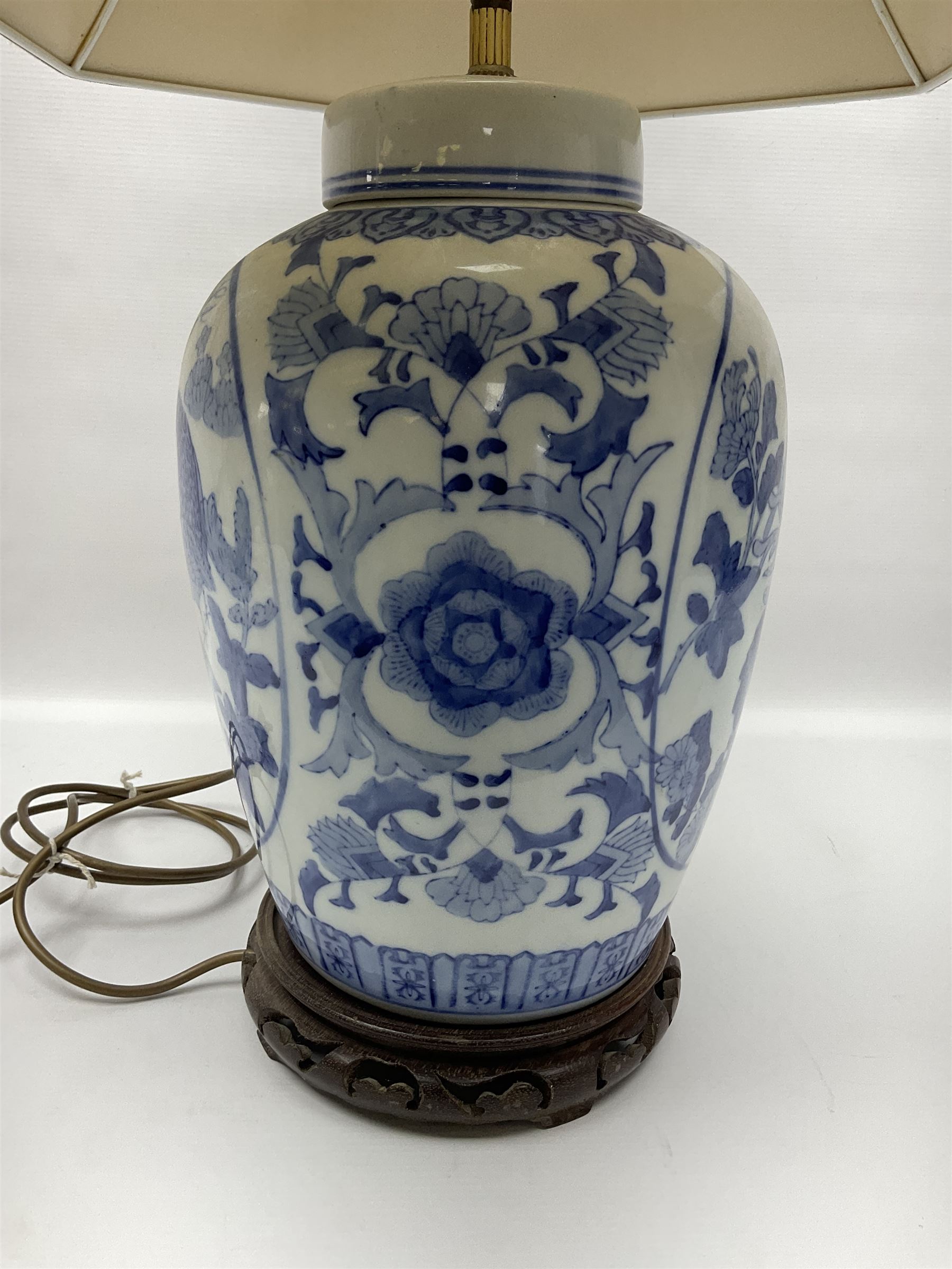 Chinese blue and white table lamp of baluster form, decorated with birds and floral displays, on hardwood base with shade, H78cm