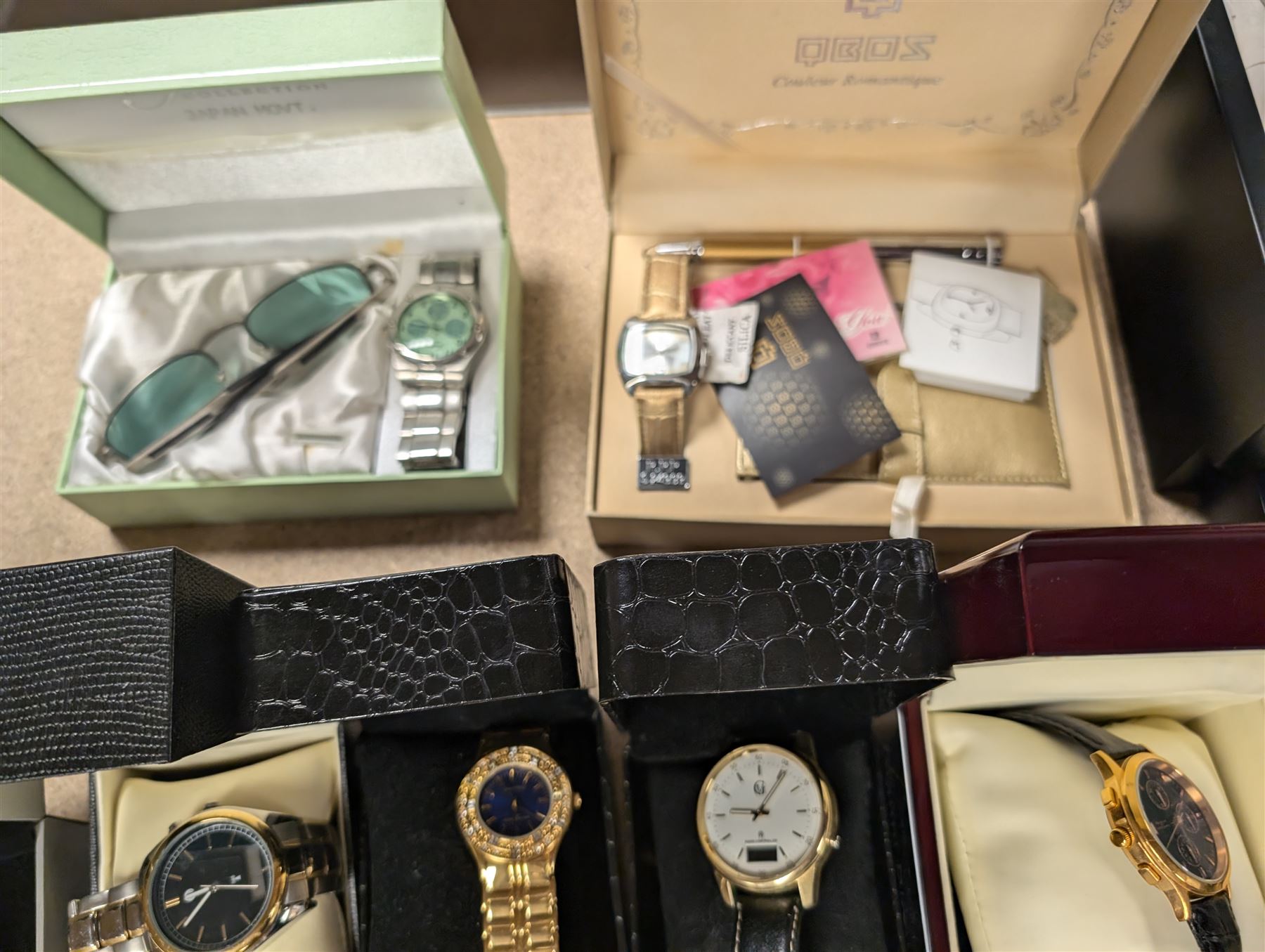 Collection of approx 30 quartz watches including Sekonda, Tungsten, Citizen, Van Heusen, Gianni Ricci and Gianni Sabatini