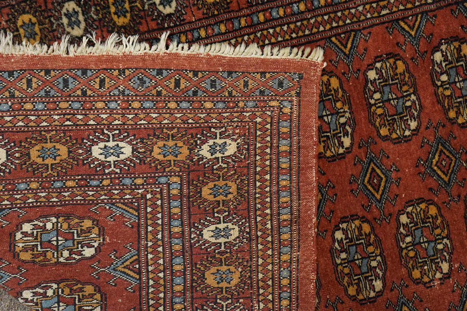 Pakistani Bohara hand-knotted rug, 156x196cm and a Chinese Persian style rug, 168x113cm, (2)