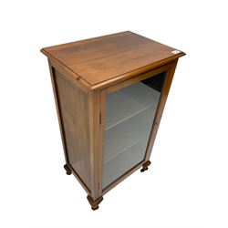 Small Edwardian walnut cabinet, fitted with single glazed door