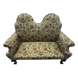 Mid-20th century William and Mary design two-seat sofa, upholstered in floral patterned fabric with contrasting piping, featuring camel-shaped back and scroll arms, on cabriole supports