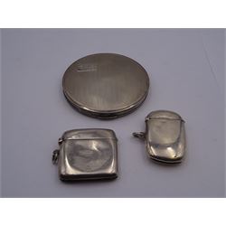 Two Edwardian silver vesta cases, the first example of plan rounded square form, hallmarked Williams (Birmingham) Ltd, Birmingham 1902, the second of plain oblong form hallmarked Arthur Wright, Birmingham, date letter worn and indistinct, together with a 1920's silver compact, of circular form with engraved initials to panel and engine turned decoration, hallmarked R Davis & Co, Birmingham 1920, approximate weighable silver 1.51 ozt (47.1 grams)

