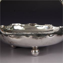 Chinese export silver swing handled basket, of circular for with crimped rim and knotted wirework handle, engraved with a dragon to centre, upon three bun feet, with maker's mark T.H, character marks and 95 to underside, including handle H17cm