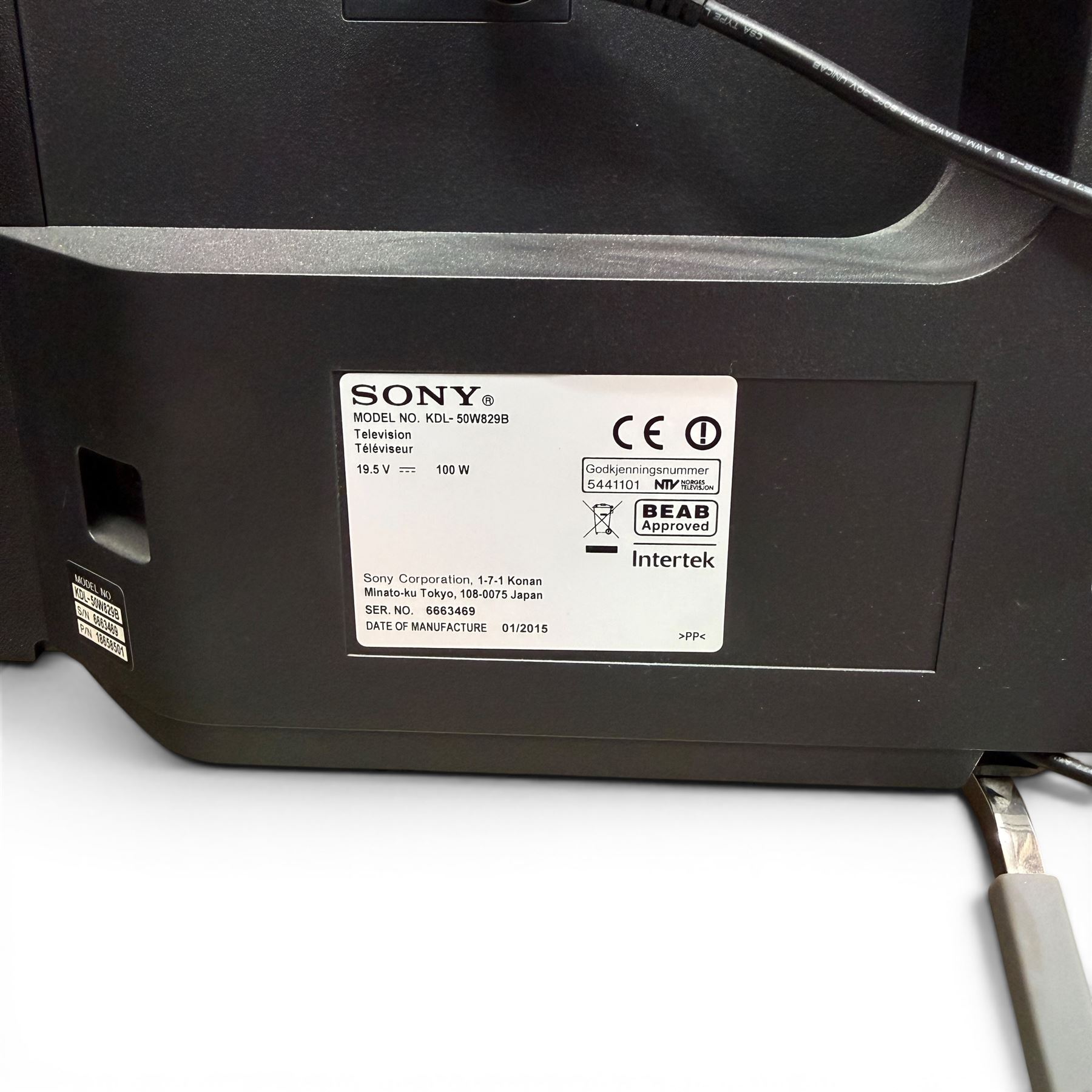 Sony KDL-50W829B television with remote