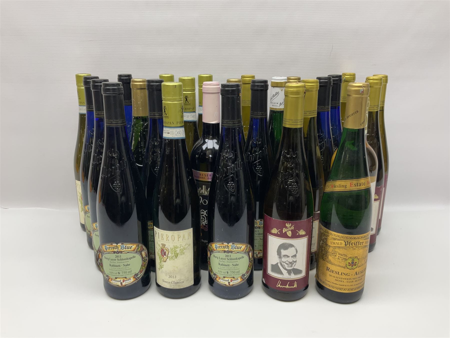 Mixed wine, including Pieroth Blue 2011, Kabinett, Moira's 2009  Reserva, Chai 2011 Bordeaux, etc, various content and proof (31)