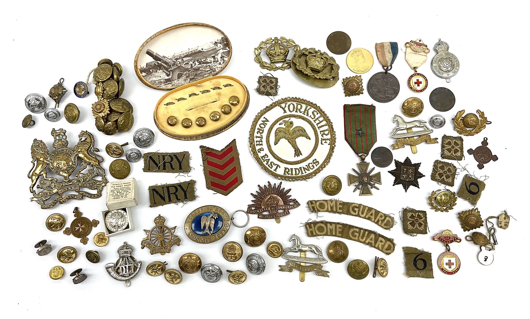 WW1 French Croix de Guerre medal dated 1914-18 with star on ribbon; Yorkshire North & East Ridings Provincial Grand Deacon masonic silver and enamel pendant and blazer badge; helmet plate, cap badges and assorted military buttons including boxed Royal Artillery set of waistcoat buttons etc