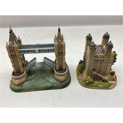 Six Lilliput Lane models from the 'Britain's Heritage' collection, comprising Hampton Court Palace, Tower Bridge, Tower of London, Buckingham Palace, Marble Arch and Big Ben, all boxed