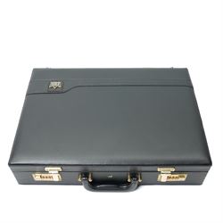 Bestecke SBS Solingen gold-plated canteen of cutlery for twelve persons, in briefcase holder