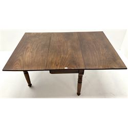Early 19th century mahogany drop leaf dining table, ribbed, turned and fluted supports 