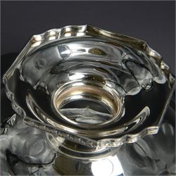 1920s silver swing handled pedestal dish, of octagonal form with shaped rim and foliate border, upon a similar pedestal, hallmarked Cooper Brothers & Sons Ltd, Sheffield 1922, not including handle H7cm
