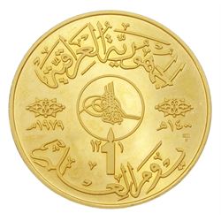 Iraq 1979 22ct gold 'Literacy and Knowledge', stamped 22K