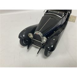 Franklin Mint - five 1:24 scale die-cast precision models comprising 1930 Bugatti Royale Coupe Napoleon, 1933 Duesenberg SJ Twenty Grand, 1935 Mercedes Benz 500K Special Roadster, 1938 Jaguar SS-100, and 1947 Bentley 