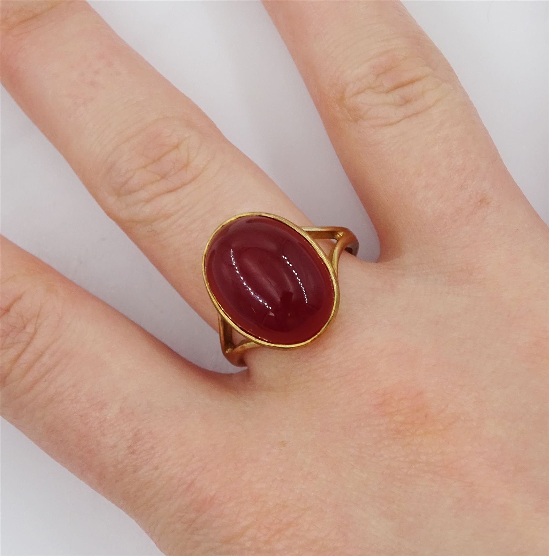 9ct gold single stone carnelian ring, Birmingham 1979