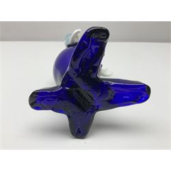 Murano glass clown, together with two glass penguin paperweights, clown H28cm