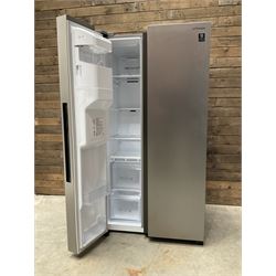 Samsung RS68N8320S9 American style side by side fridge freezer, non plumbed ice and water dispenser. Serial no. 05NT4EBN800405K, August 2020.