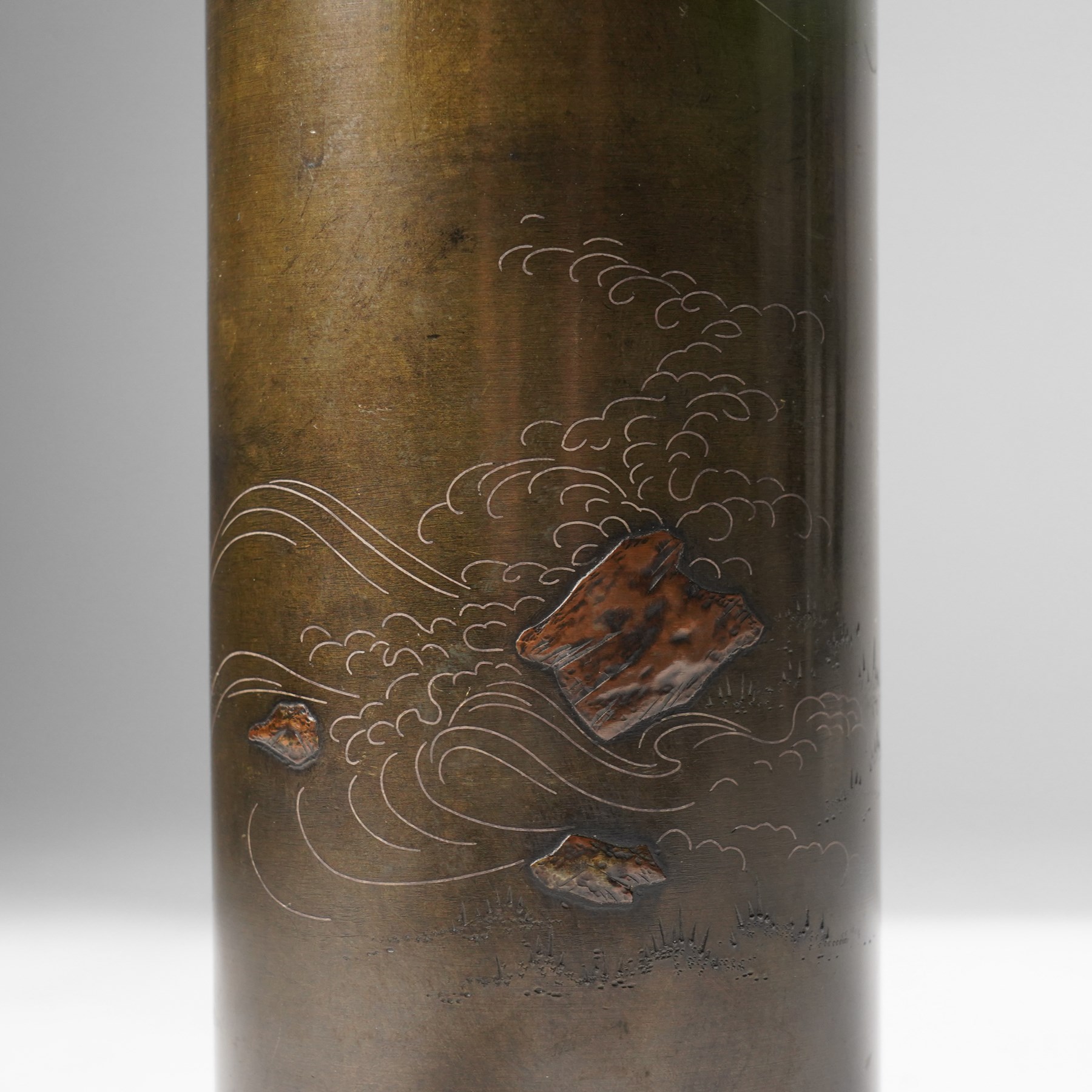  Japanese Meiji period bronze cylindrical vase, decorated with Mount Fuji in light relief, H20.5cm 