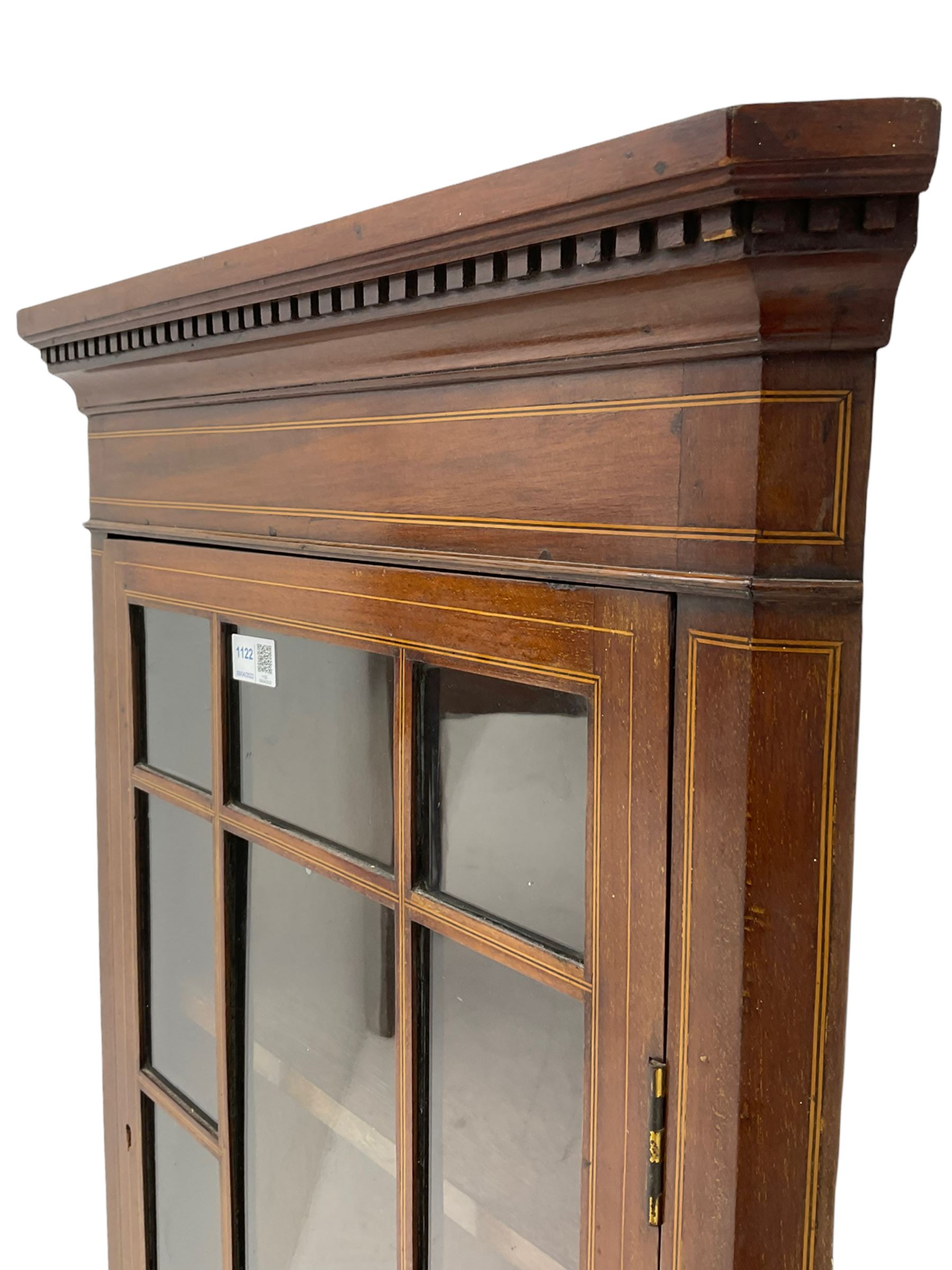 Edwardian mahogany wall hanging corner display cabinet, projecting dentil cornice over astragal glazed door (W56cm, H93cm), and an Edwardian mahogany nest of three tables (46cm x 36cm, H60cm)