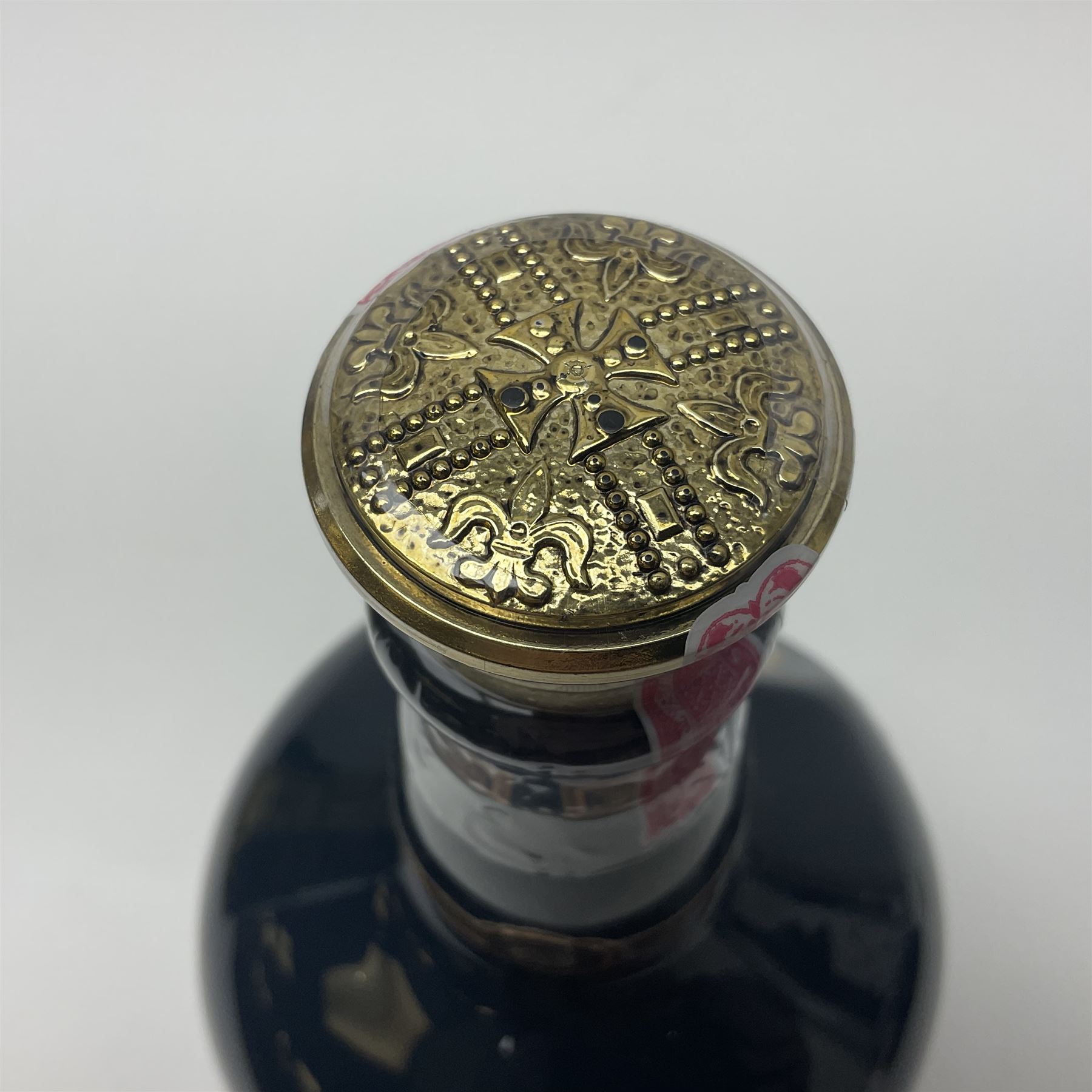 Royal Salute, 21 year old, blended Scotch whisky, 70cl, 40% vol, in a ceramic decanter and original box 